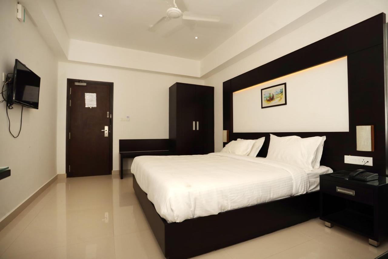 Loveland Residency Kochi Exterior photo